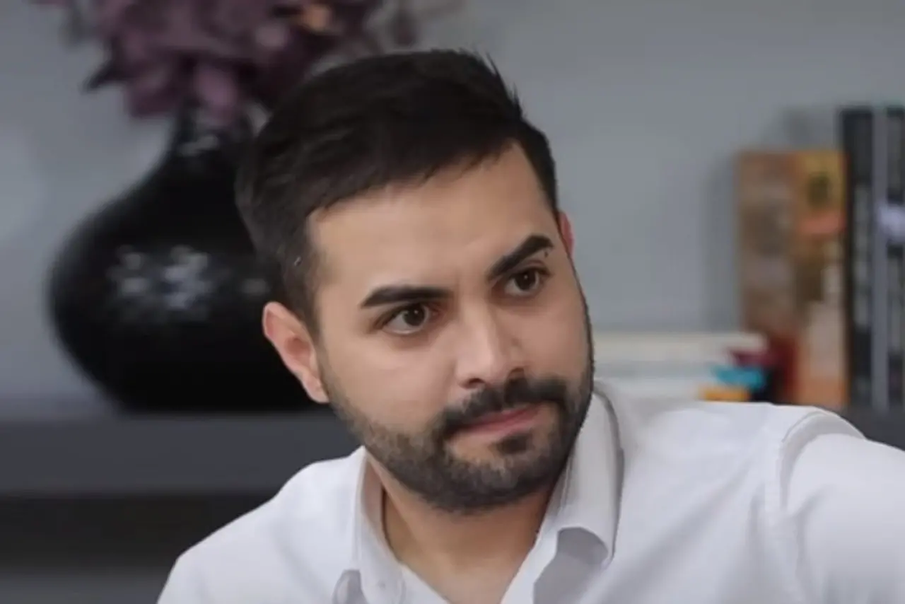 Kadir Ezildi Kimdir? Nereli, Kaç Yaşında, Boyu ve Kilosu, Instagram Hesabı, Ailesi Kim? Evli mi, Sevgilisi Kim? 3