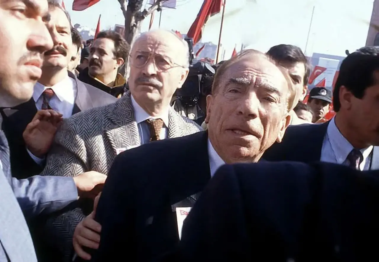 Alparslan Türkeş'in Karısı Kimdir? Kaç Kere Evlendi, Çocukları, Ailesi, Annesi ve Babası? 5