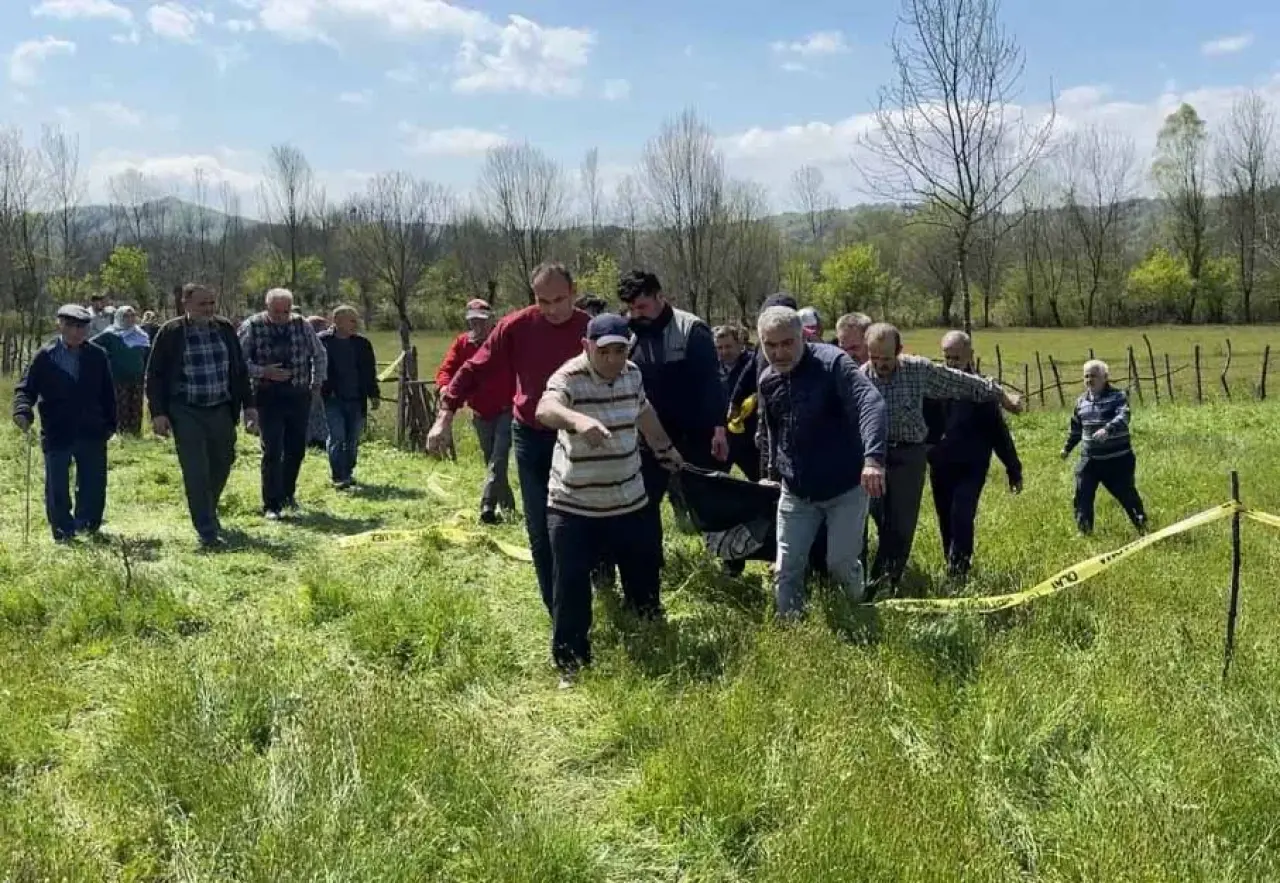 Oğlu yardıma koştu ama geç kaldı: Ağaçta hayatını kaybetti! 4