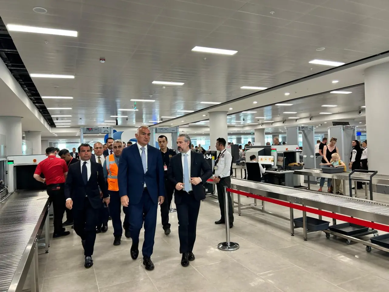 Bakan Ersoy açıkladı: Antalya'da 18 milyon turist hedefi! 4