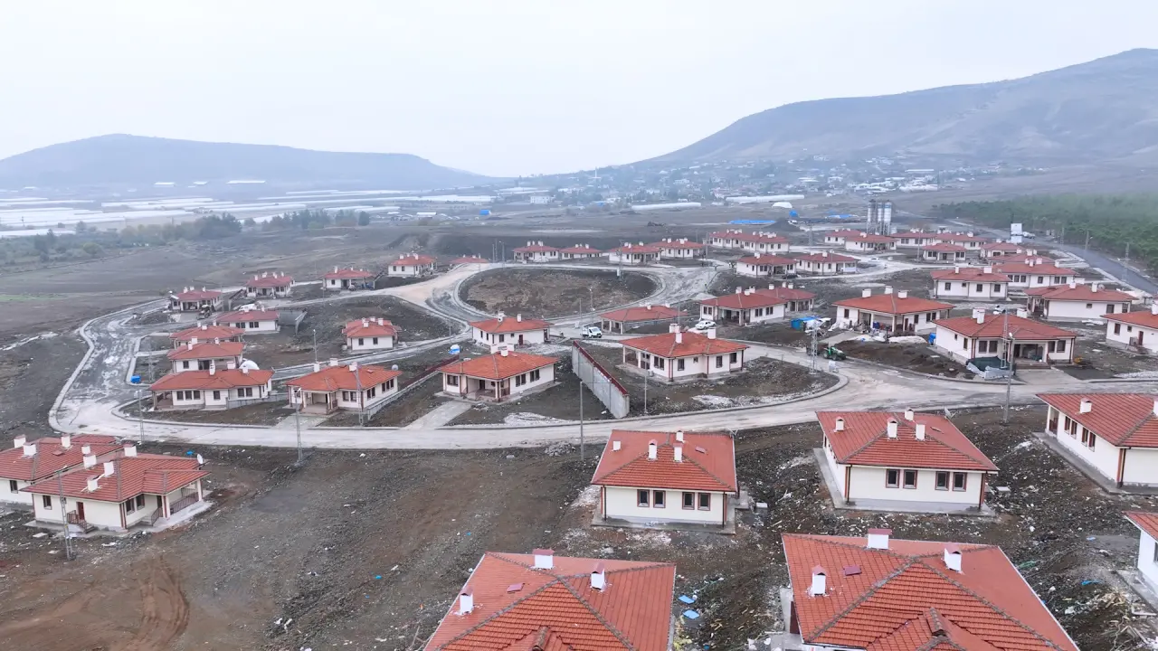 Kahramanmaraş’ta yeni hayat başladı: Köy evlerini gören hayran kalıyor! 1