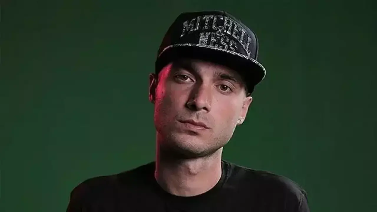 Sansar Salvo Biyografisi? Gerçek Adı, Kaç Yaşında, Babası ve Annesi Kim, Nereli, Sevgilisi ve Hayatı 2