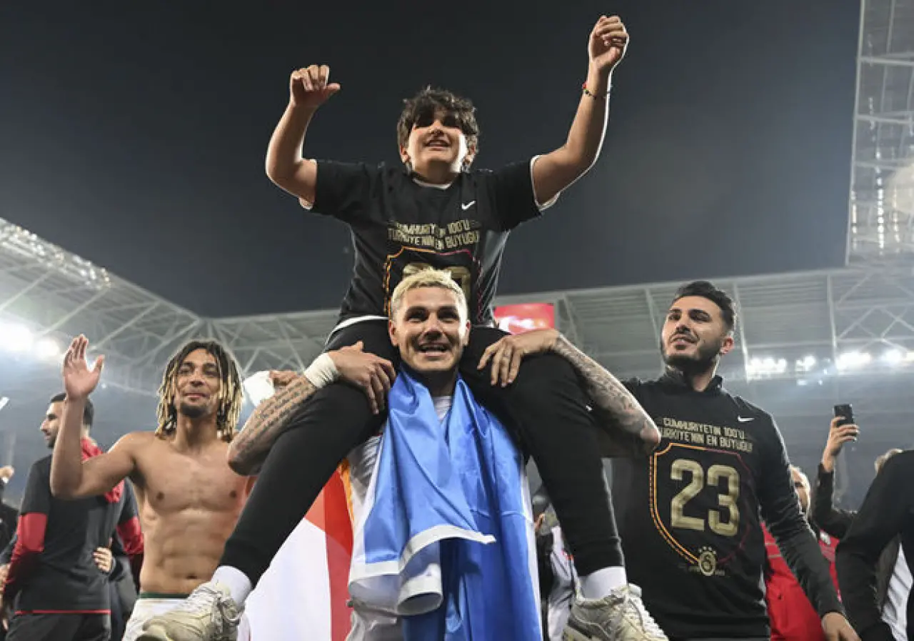 Okan Buruk'un Oğlu Ali Yiğit Buruk Kimdir? Nereli, Kaç Yaşında, Boyu, Annesi Kim, Hangi Okulda, Sağlık Durumu? 7