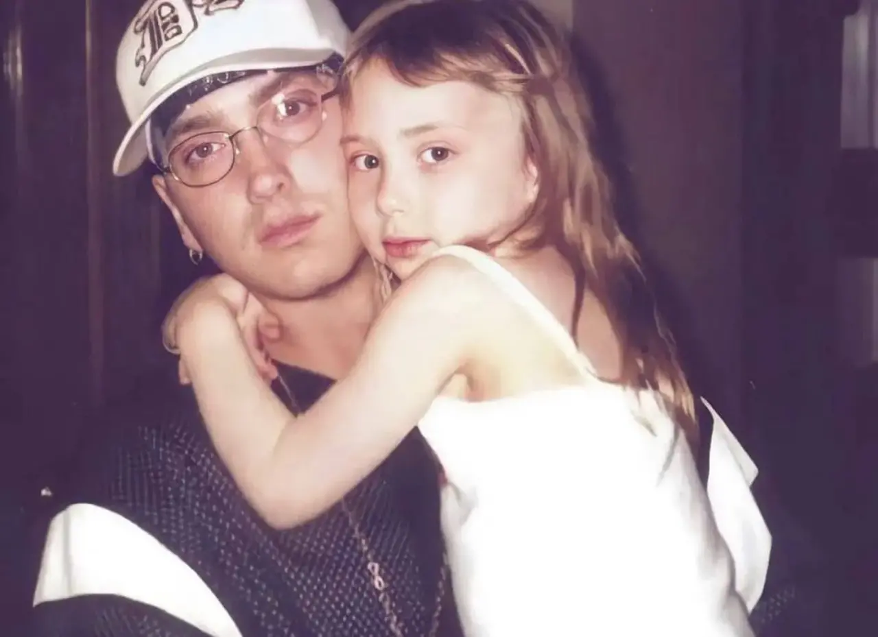 Hailie Jade Kimdir? Kaç Yaşında, Nereli, Annesi Kim, Çocuğunun İsmi Ne, Eşi Kim? Eminem’in Kızının Hayatı! 6