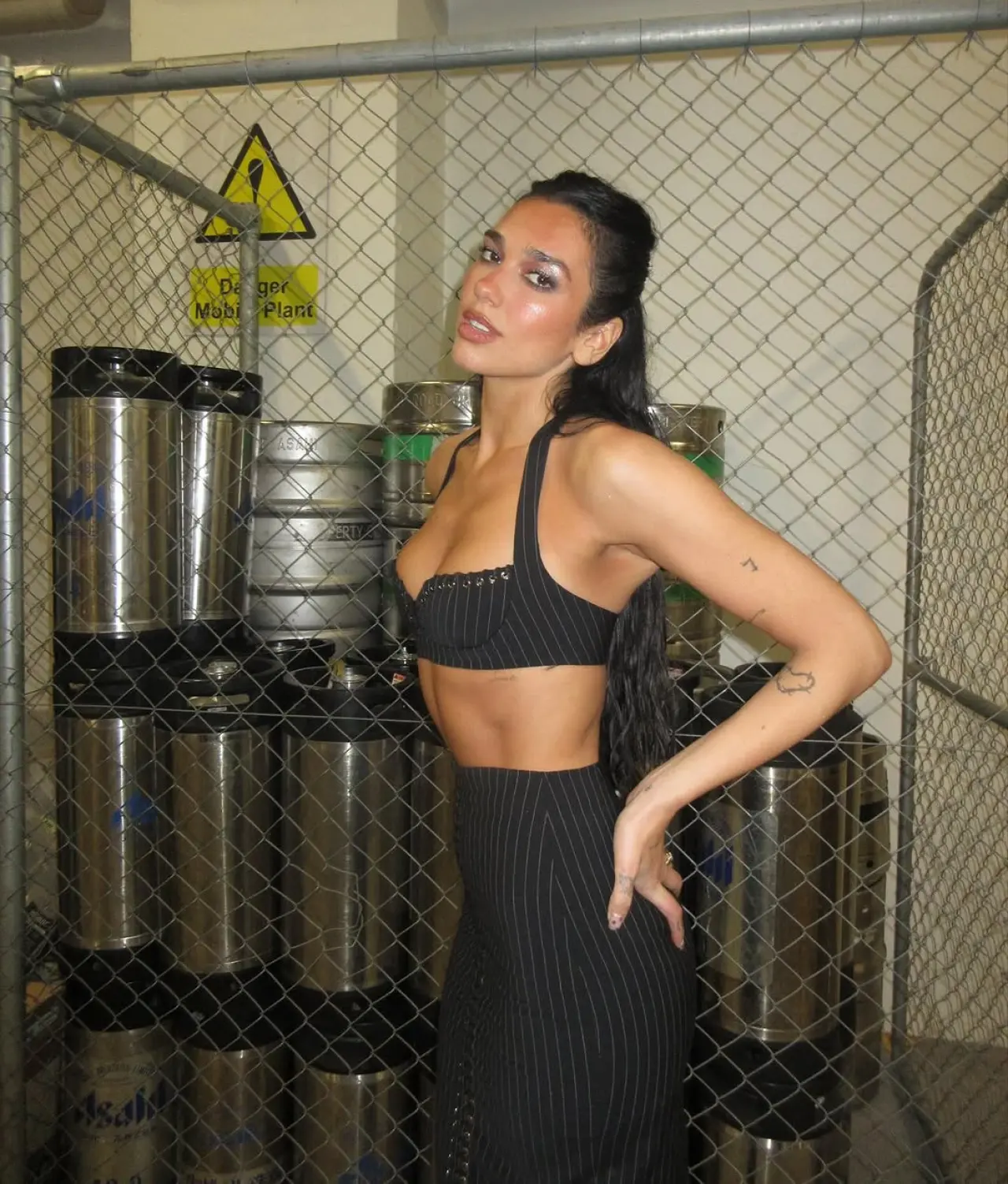 Dua Lipa Auckland’da Son Geceyi Böyle Kutladı: Turne Biter, Eğlence Bitmez! 1