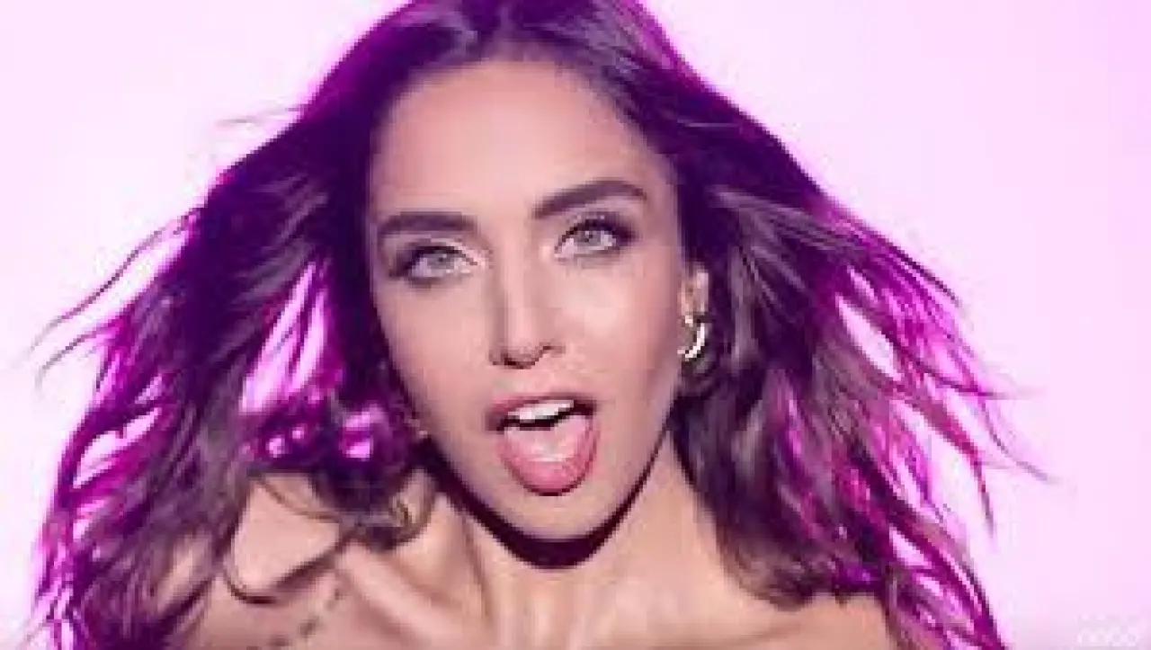 Aybüke Albere Kimdir, Kaç Yaşında, Nereli, Sevgilisi Kim, Edis ile Ayrıldılar Mı? Müzik Kariyeri ve Yükselişi 3