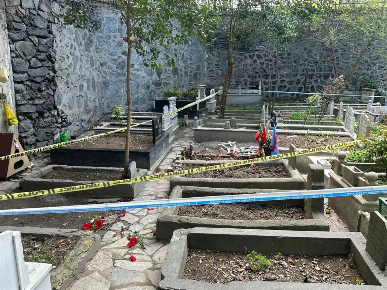 Kadıköy cinayetinde yeni gelişme: Mezarına bile tahammül edemediler! 2