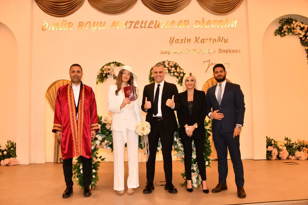 ''Evliliğe Karşıyım'' diyen Berdan Mardini'nin sürpriz nikah resimleri ortaya çıktı 1