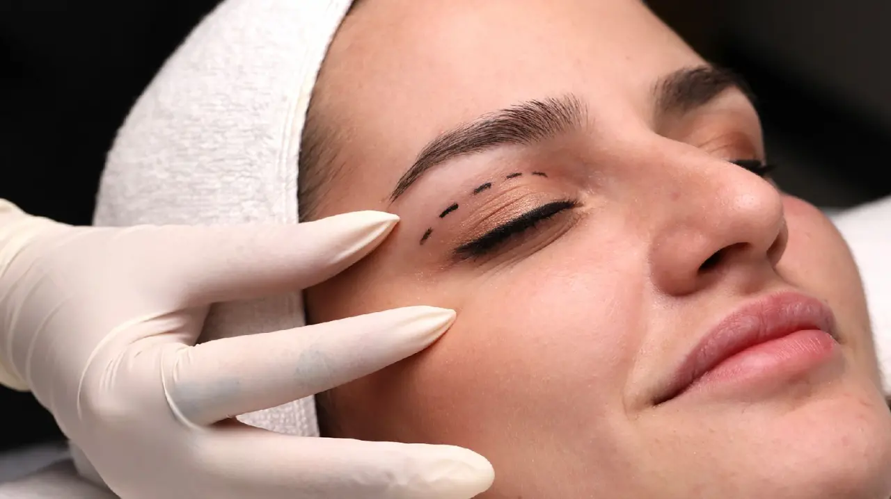 Hem doğal hem kalıcı etkisini ön plana çıkarır 3