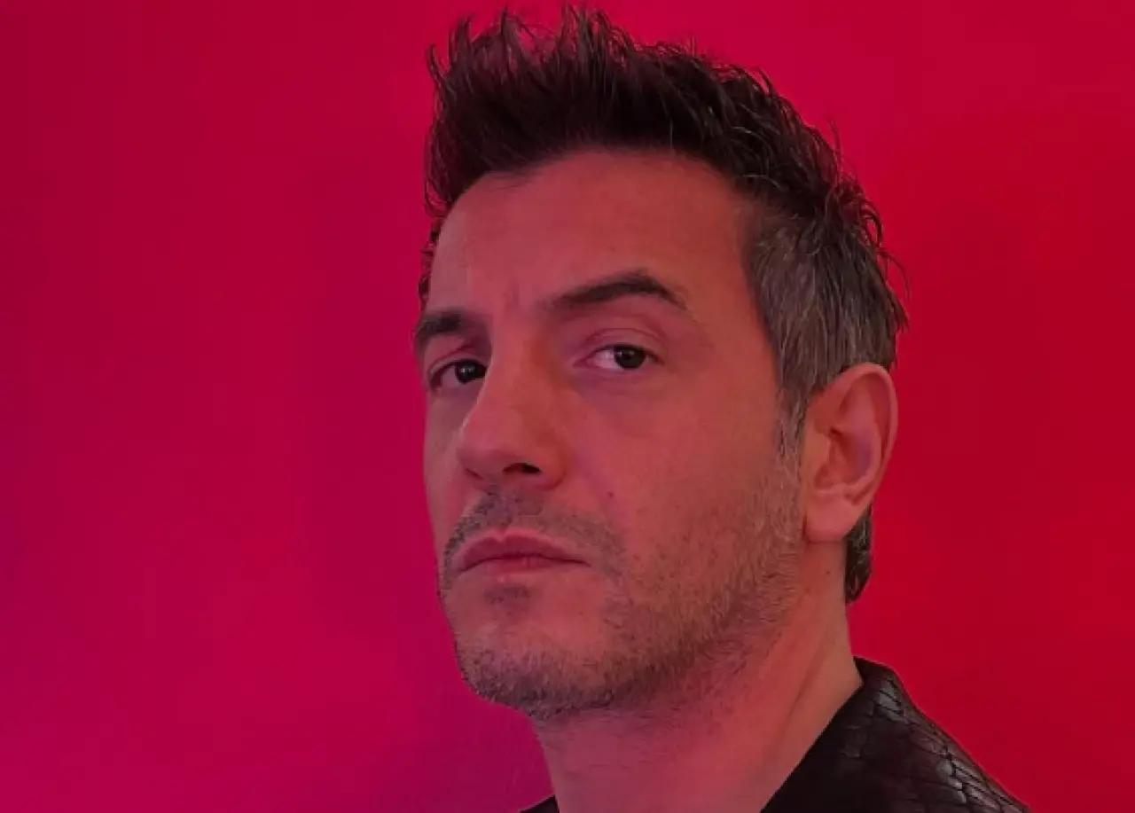 Çift Kişilik Oda Gökay Müftüoğlu Aslen Nereli, Kimdir, Kaç Yaşında, Hayatı ve Kariyeri? 5