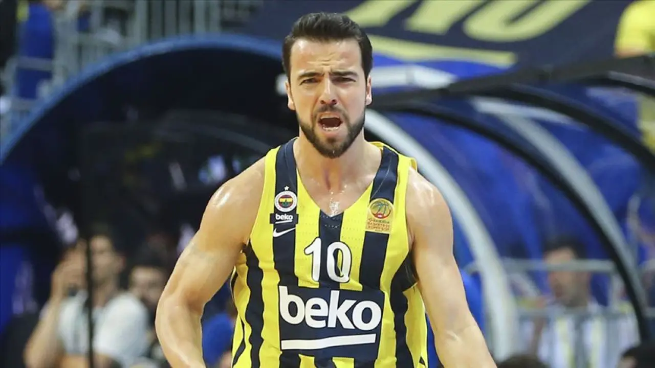 Kaptan Melih Mahmutoğlu Biyografisi? Aslen Nereli, Kaç Yaşında, Kiminle Sevgili? İşte Fenerbahçeli Basketbolcunu Kariyeri 3