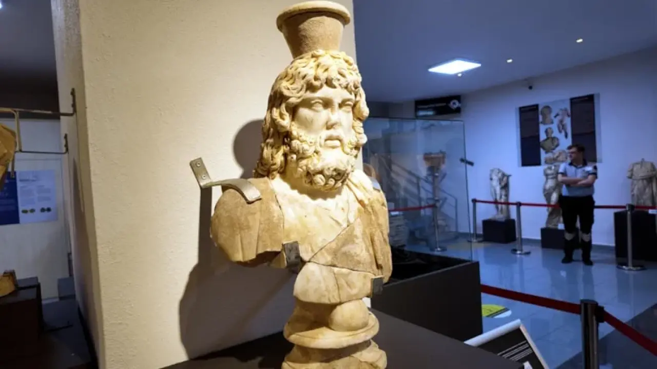 Zeus Büstü Müze Haftasında Sahne Aldı ! 1