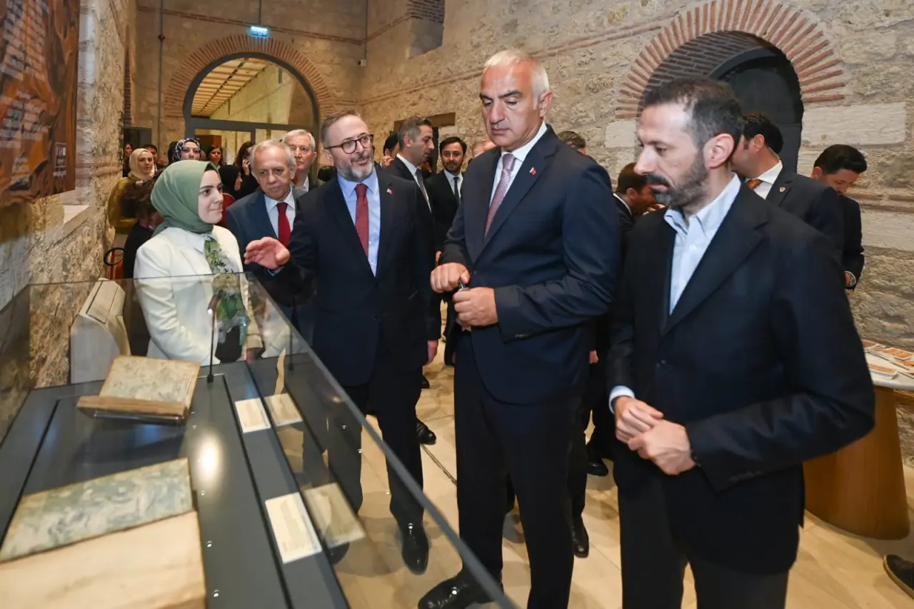 Hac hatıraları minyatürlerde can buldu: Bakan Ersoy’dan anlamlı açılış 6