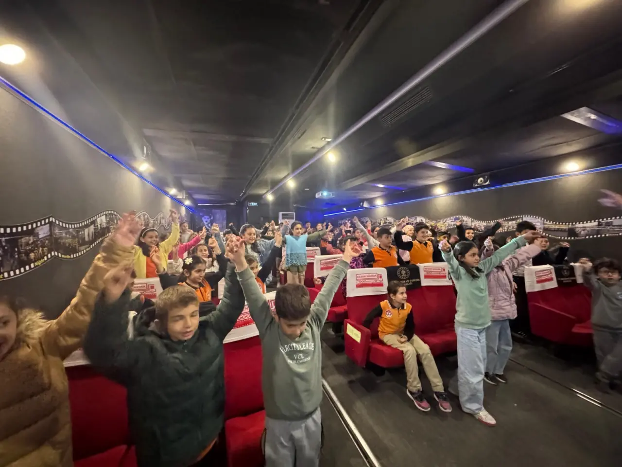 İlk Kez Sinema Gören Çocukların Gözyaşları: Gezen Sinema Türkiye’yi Dolaşıyor 6