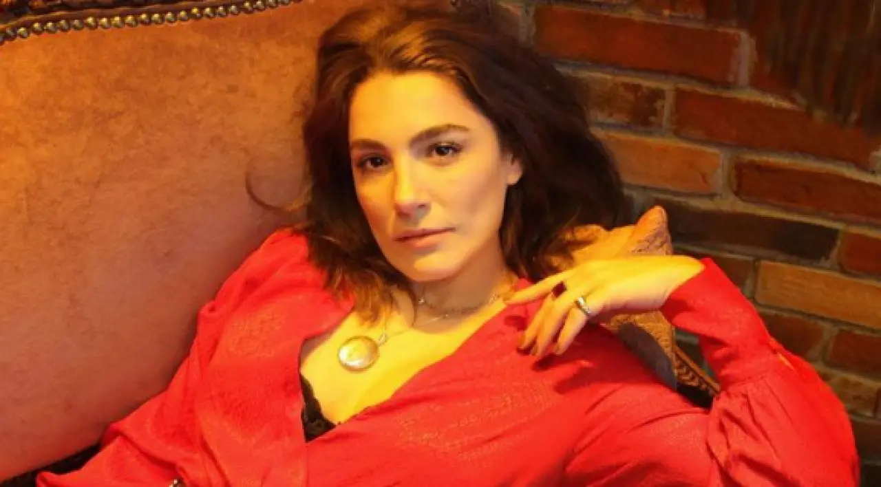 Kral Kaybederse Dizisi Ayşegül Kimdir? Gökşen Ateş Aslen Nereli, Kaç Yaşında ve Kariyerine Dair Mera Edilenler 1