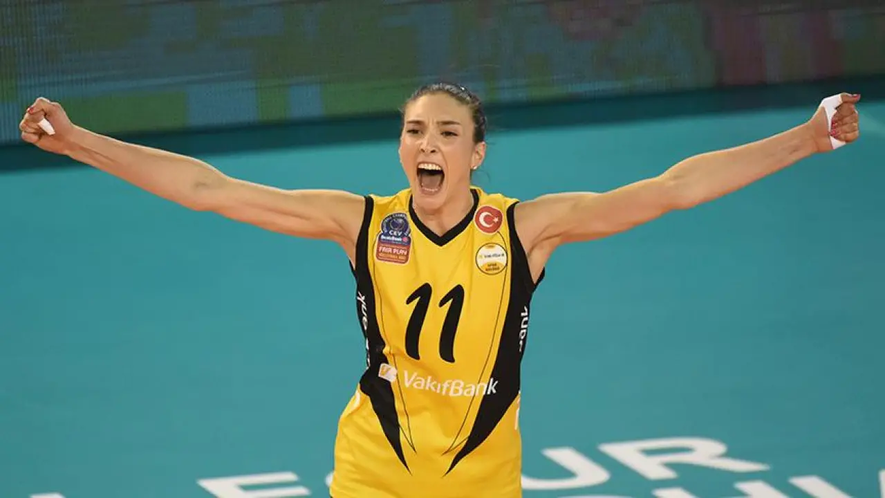 Naz Aydemir Akyol Kaç Yaşında, Kimdir, Aslen Nereli, Kiminle Sevgili, Hayatı ve Kariyeri Hakkında Bilinmeyenler? 4