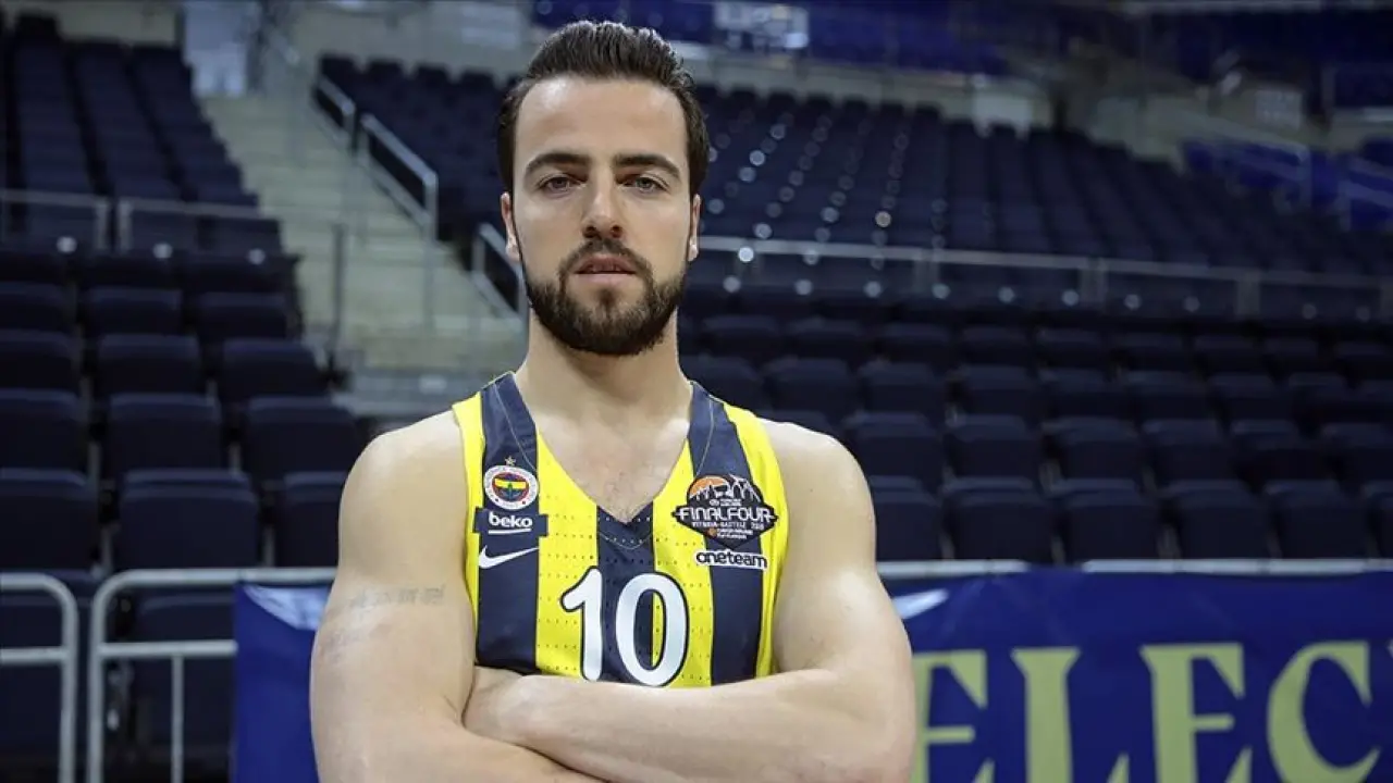 Kaptan Melih Mahmutoğlu Biyografisi? Aslen Nereli, Kaç Yaşında, Kiminle Sevgili? İşte Fenerbahçeli Basketbolcunu Kariyeri 1