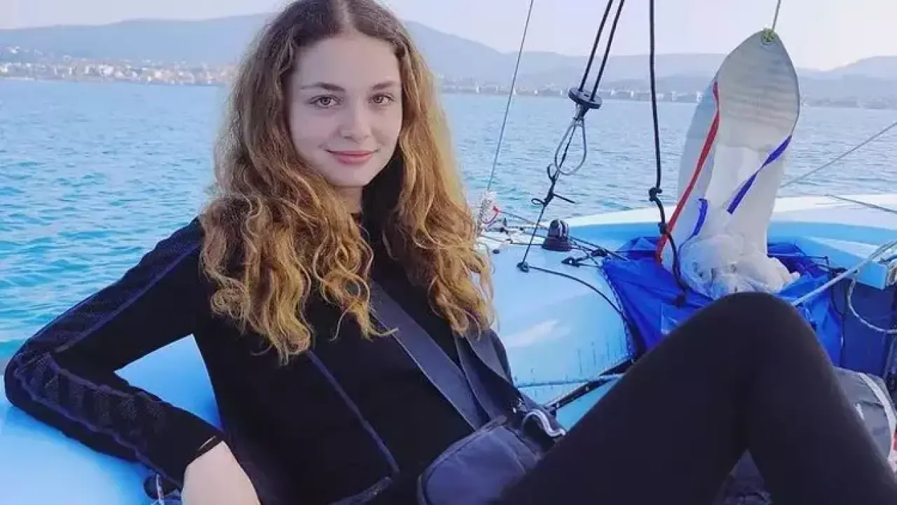 Serra Arıtürk Sevgilisi Kim? Nereli, Boyu, Kilosu, Burcu, Kaç Yaşında, Kimdir, Instagramı, Oynadığı Dizi ve Filmler? 5