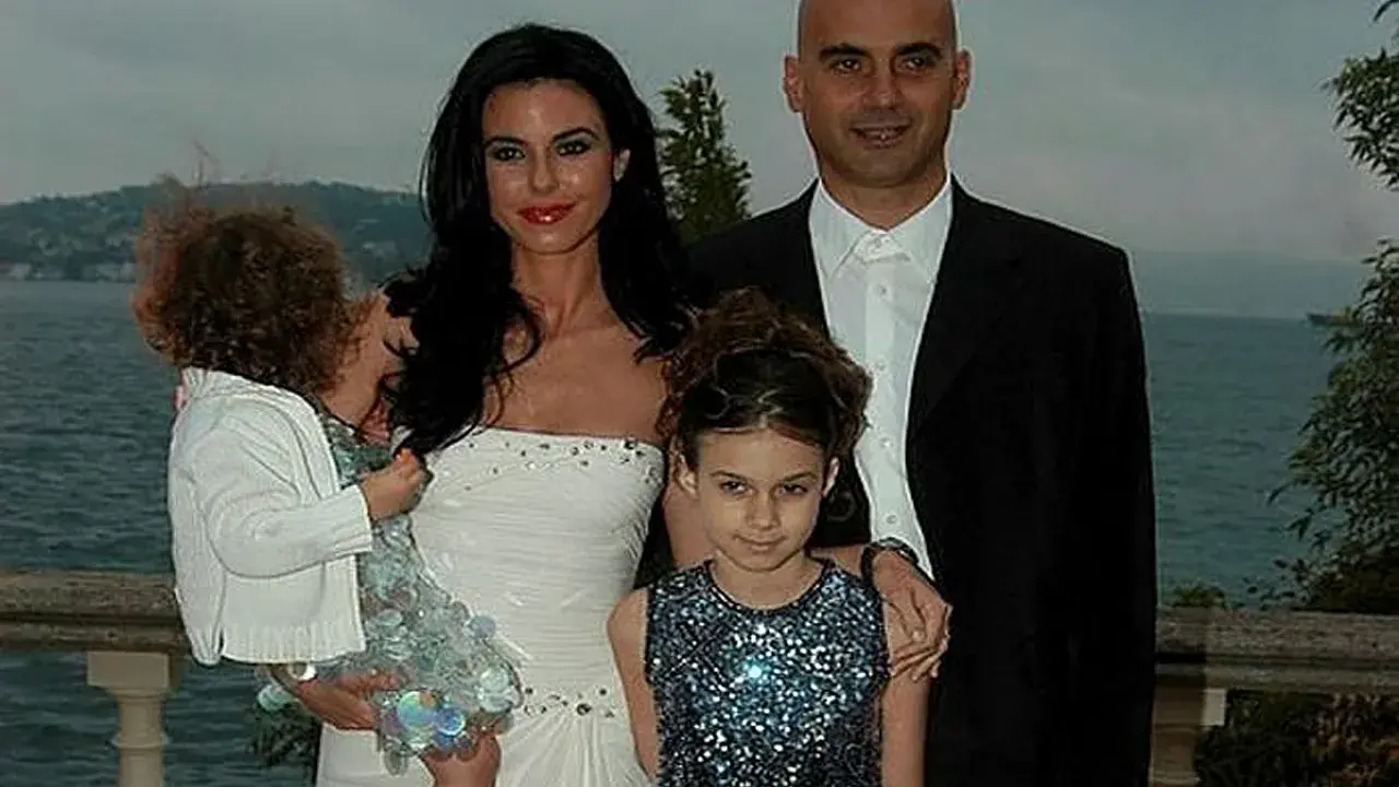 Defne Samyeli Kiminle Evli, Kaç Çocuğu Var, Kimdir, Aslen Nereli, Kaç Yaşında, Kızları? 4