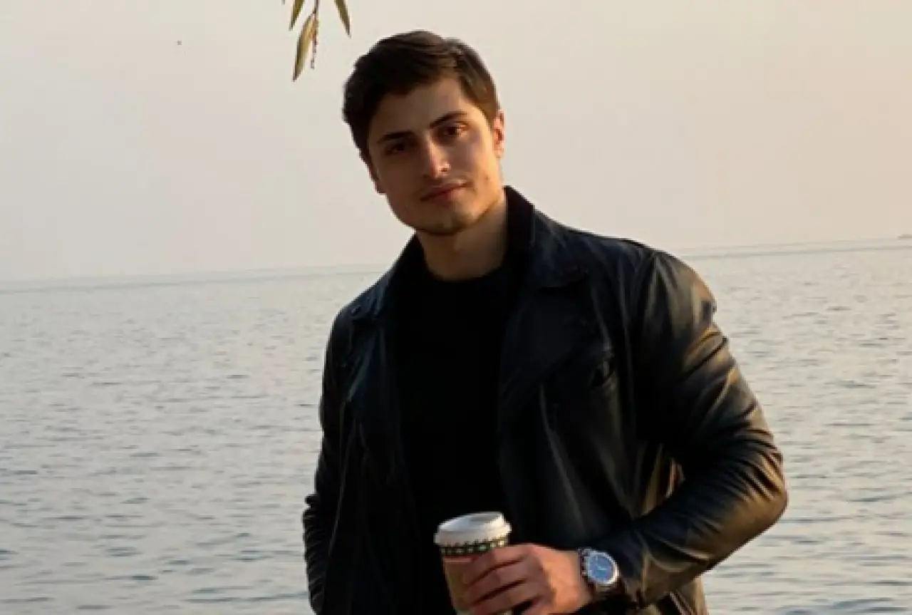 Esra Bilgiç'in Kardeşi Ali Bilgiç Kimdir, Kaç Yaşında, Boyu, Aslen Nereli, Hayatı ve Biyografisi? 4