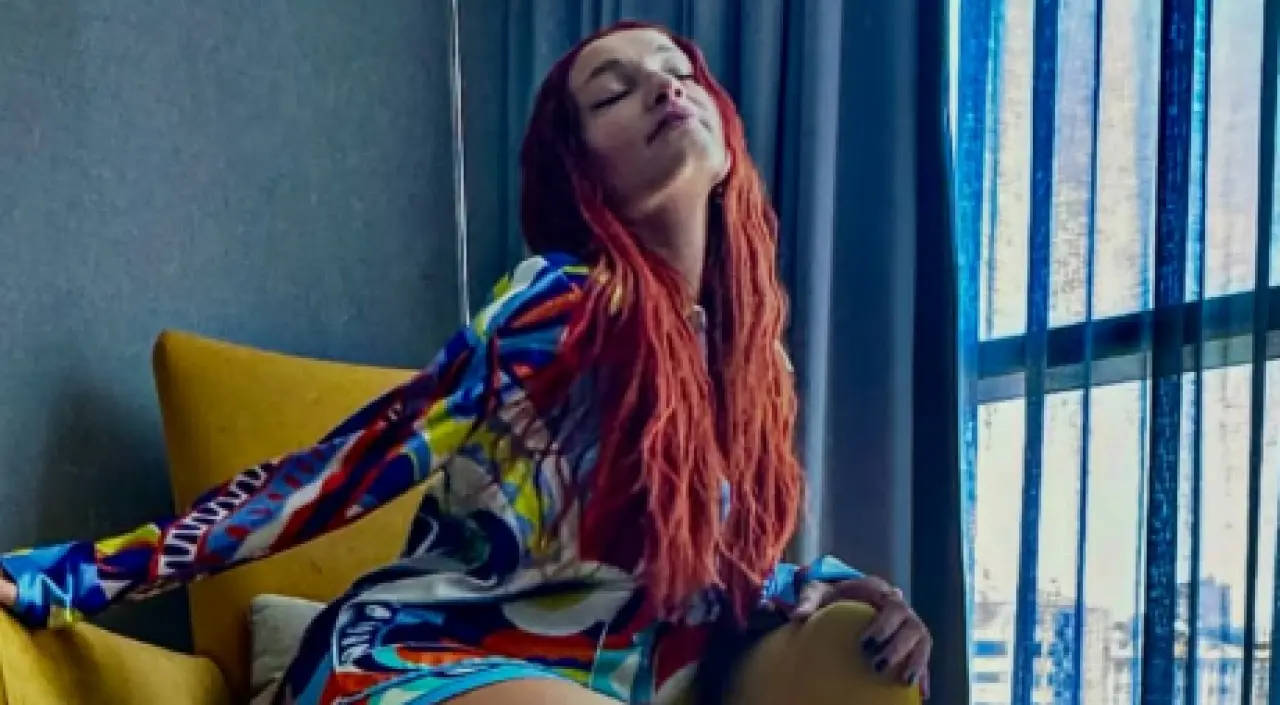 Güliz Ayla Kaç Yaşında, Kimdir, Kiminle Sevgili, Aslen Nereli, Ünlü Sanatçının Hayatı ve Biyografisi? 6