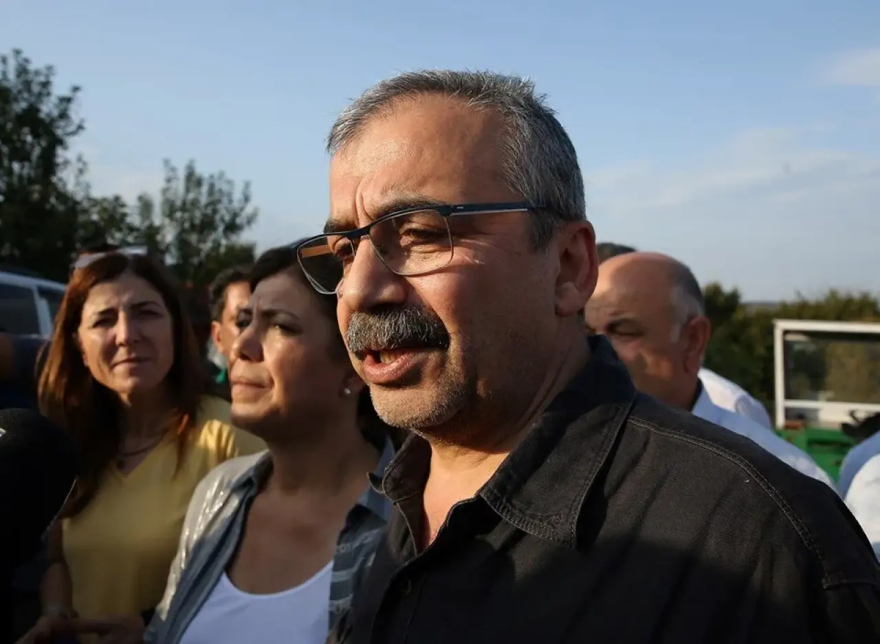 Hakan Fidan’dan Sırrı Süreyya Önder’e Taziye Mesajı: Toplumsal Barış Çabaları Minnetle Hatırlanacak 2