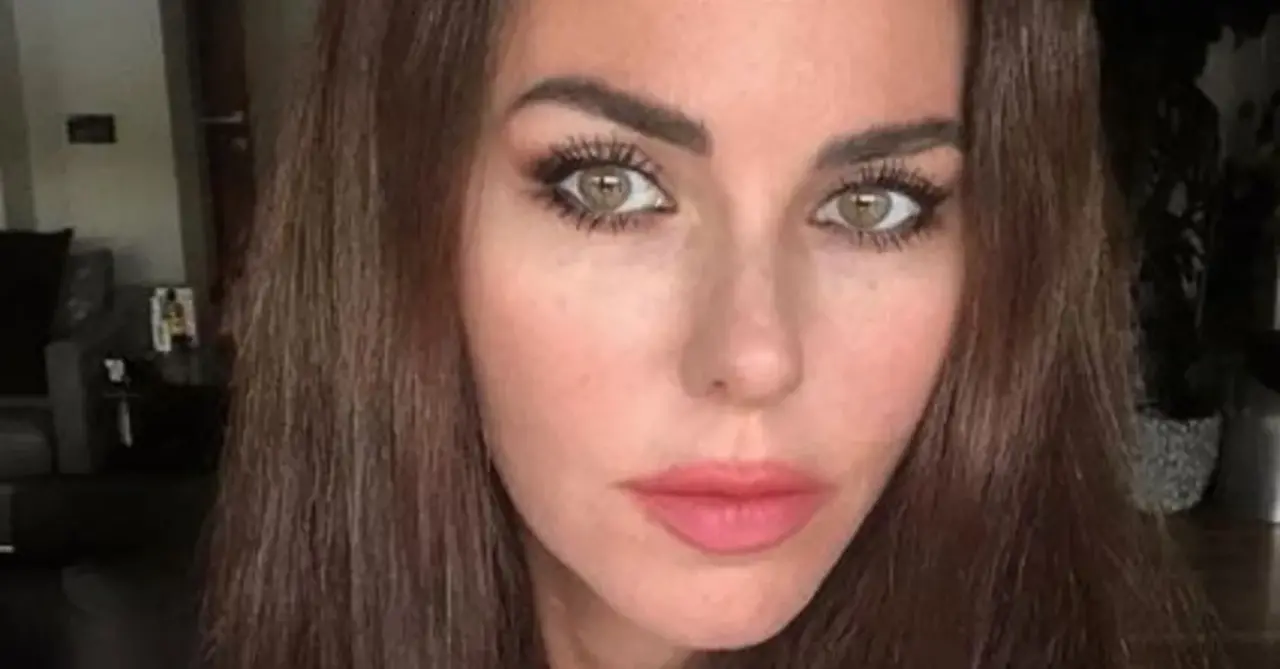 Defne Samyeli Kiminle Evli, Kaç Çocuğu Var, Kimdir, Aslen Nereli, Kaç Yaşında, Kızları? 1