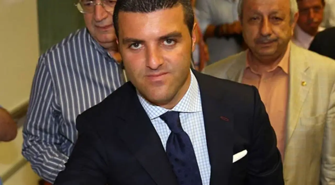 Emir Sarıgül Kimdir? Sibelcan Kiminle Evli, Kaç Yaşında, Babası, Serveti? Hayatı ve Evliliği Hakkında Her Şey! 2