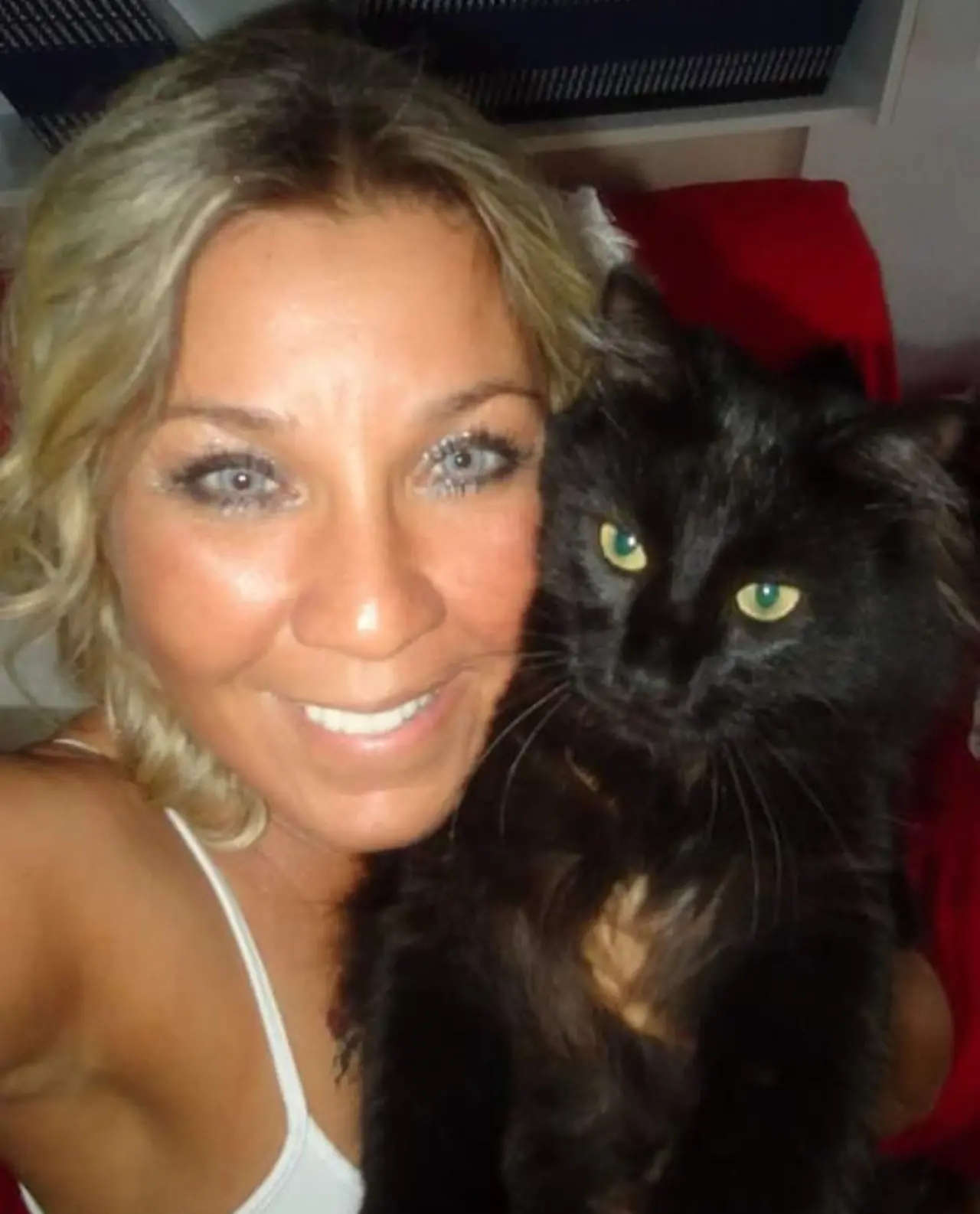 Esmer Kedi Cafer Altın Melek Ödülü’nü Aldı, Patisi Müzedeki Yerini Aldı! 1