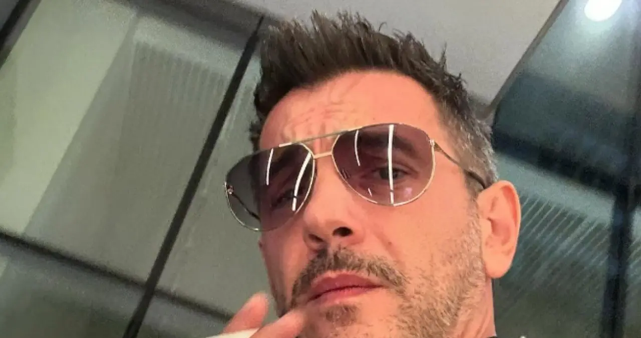 Çift Kişilik Oda Gökay Müftüoğlu Aslen Nereli, Kimdir, Kaç Yaşında, Hayatı ve Kariyeri? 2