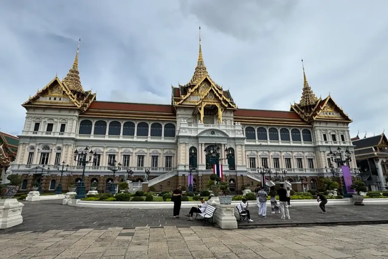 Bangkok’un İncisi: Tayland’daki Kraliyet Sarayı Göz Kamaştırıyor 1