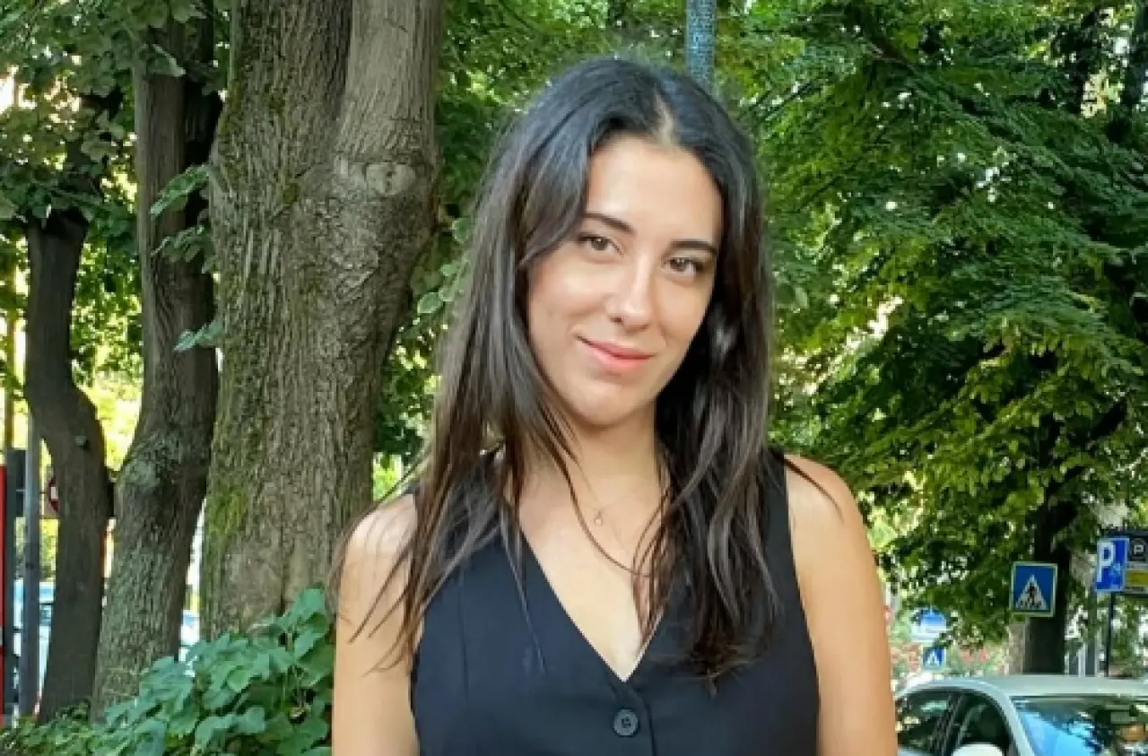 Çift Kişilik Oda Melike Kimdir, Hivda Zizan Alp Aslen Nereli, Kiminle Sevgili, Kaç Yaşında, Hayatı ve Kariyeri? 3