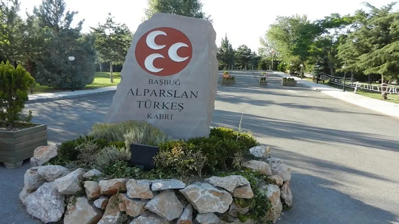 Ayyüce Türkeş Taş’a Kabir Ziyaretinde Saldırı Girişimi! 2