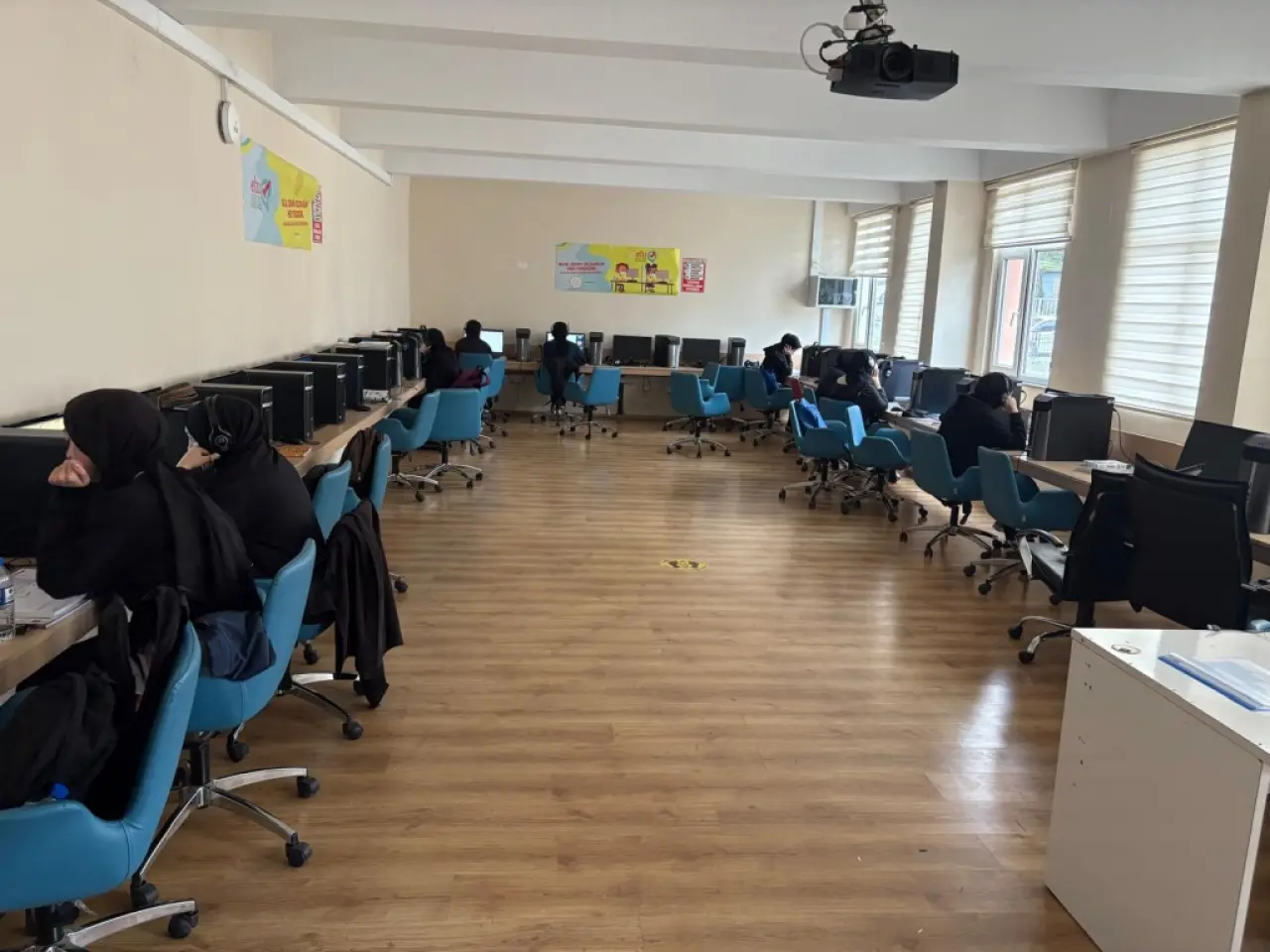 Bilgisayar odaları doldu taştı! YKS’ye disiplinli hazırlık 1