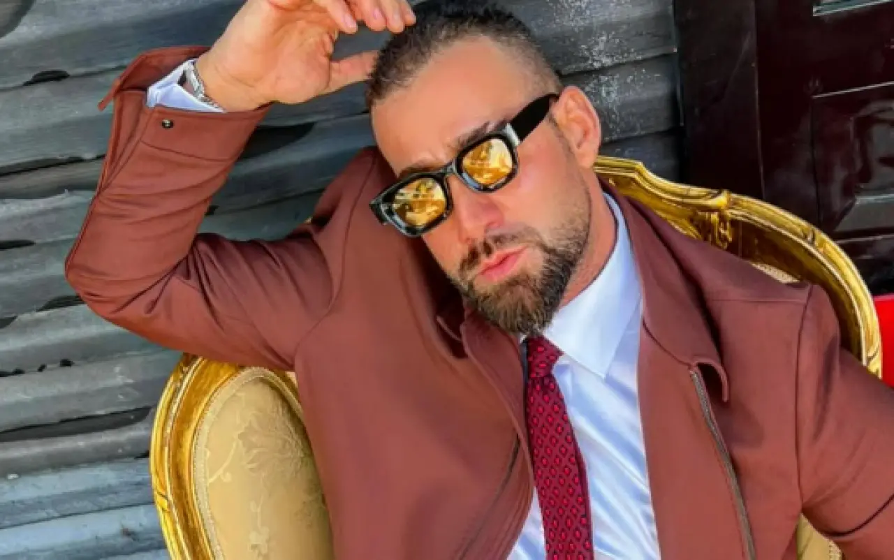 İşte Benim Stilim Jürisi Ünal Taylı Kaç Yaşında, Kimdir, Aslen Nereli, Kiminle Evli, Hayatı ve Kariyeri? 4