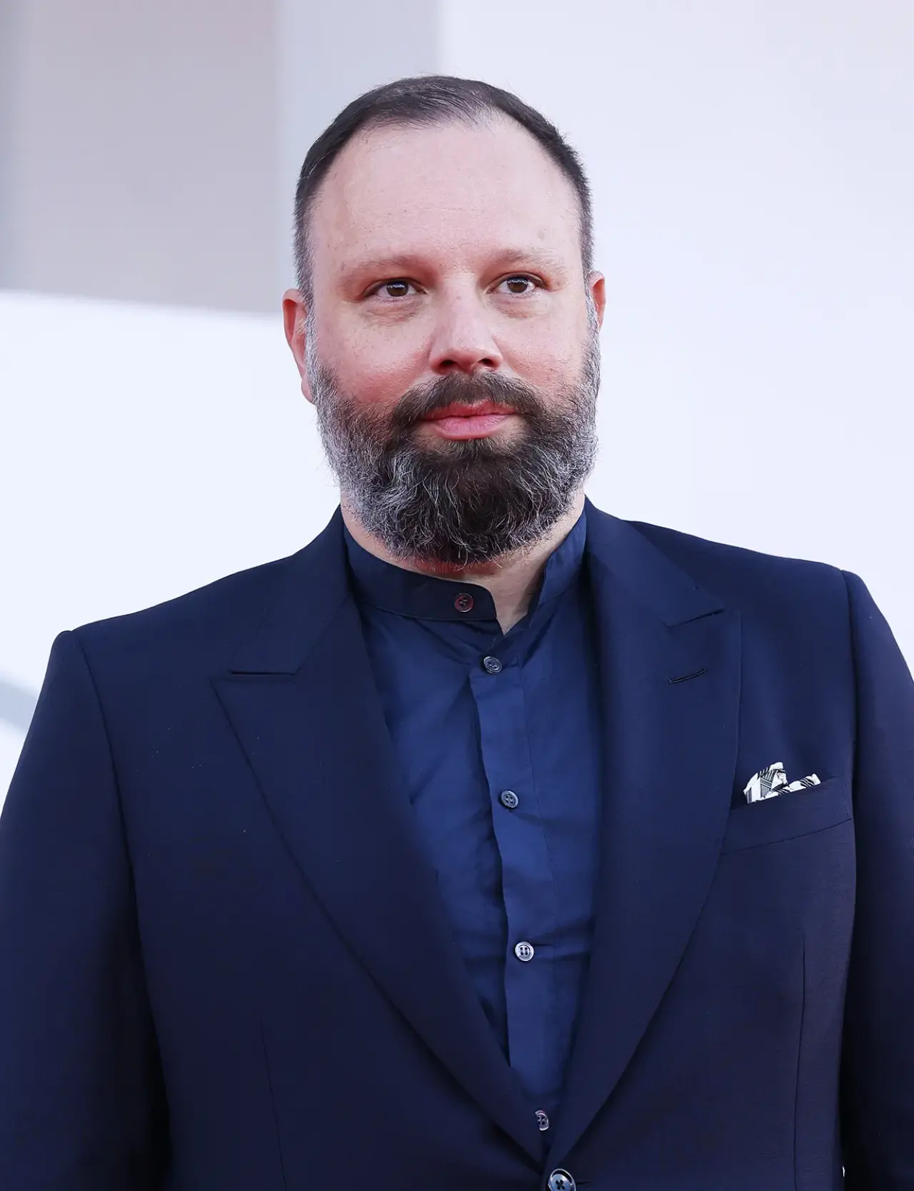 Yorgos Lanthimos’un "Bugonia" Filmi için Yeni Takvim: Erken Vizyona Girecek 3