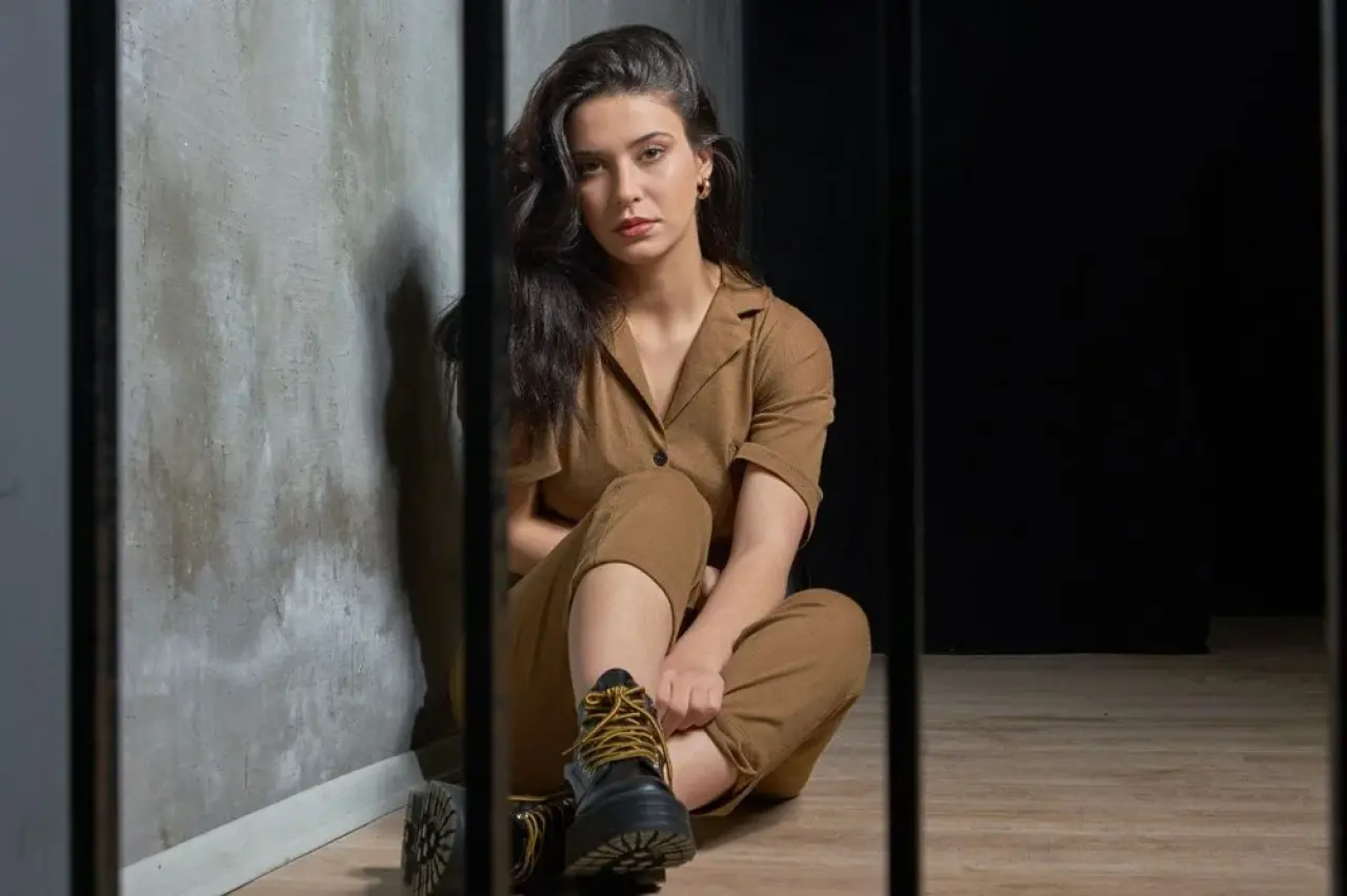 Devrim Özkan Kiminle Sevgili, Kimdir, Kaç Yaşında, Aslen Nereli? Ünlü Oyuncunun Hayatı ve Biyografisi! 7