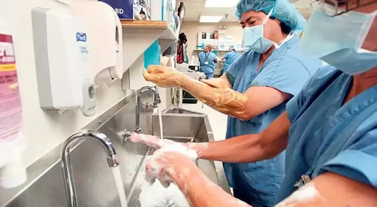 Sağlık Çalışanlarının Evde Çamaşır Yıkaması, Hastanelerde Enfeksiyon Riskini Artırabilir 2