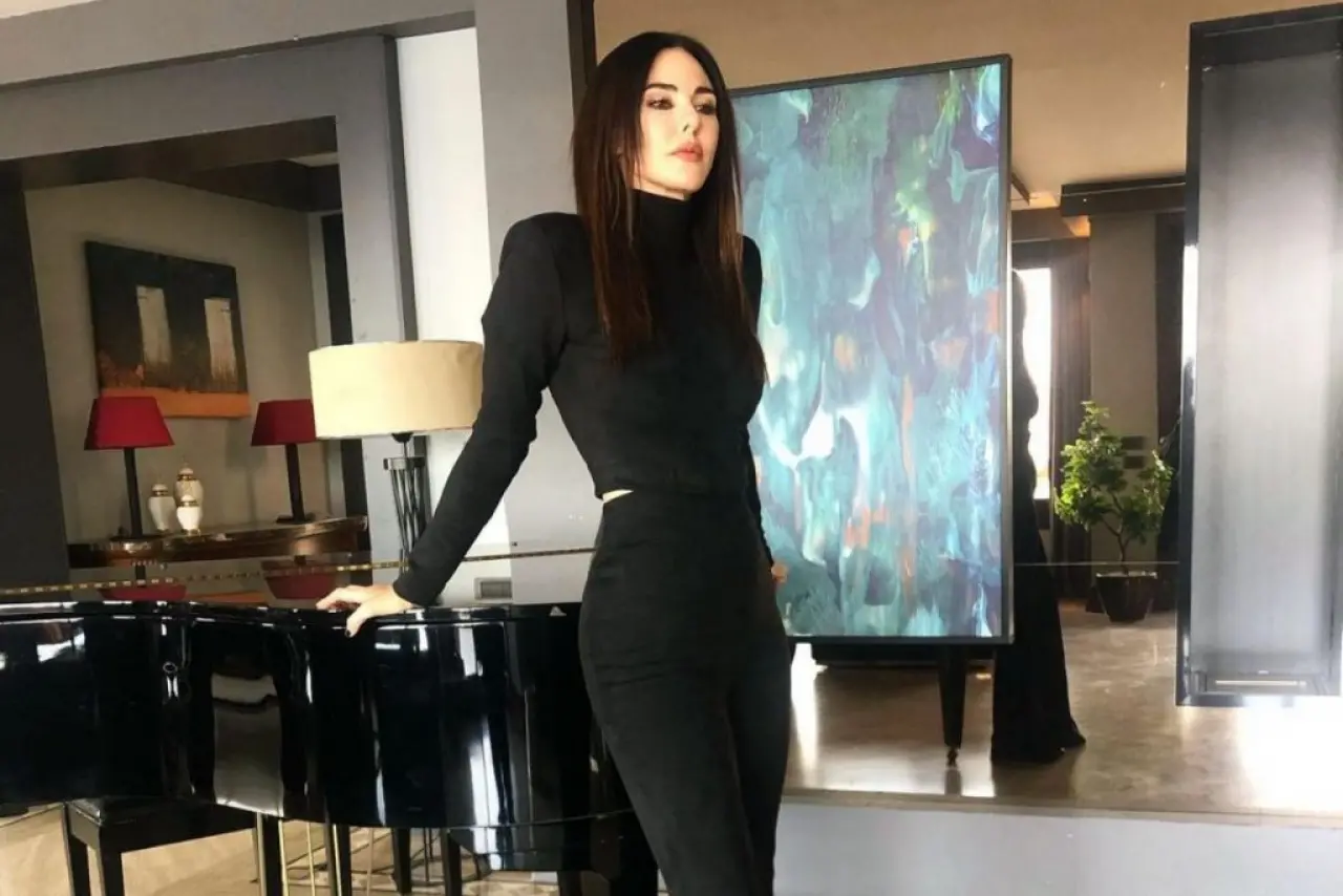 Defne Samyeli Kiminle Evli, Kaç Çocuğu Var, Kimdir, Aslen Nereli, Kaç Yaşında, Kızları? 8