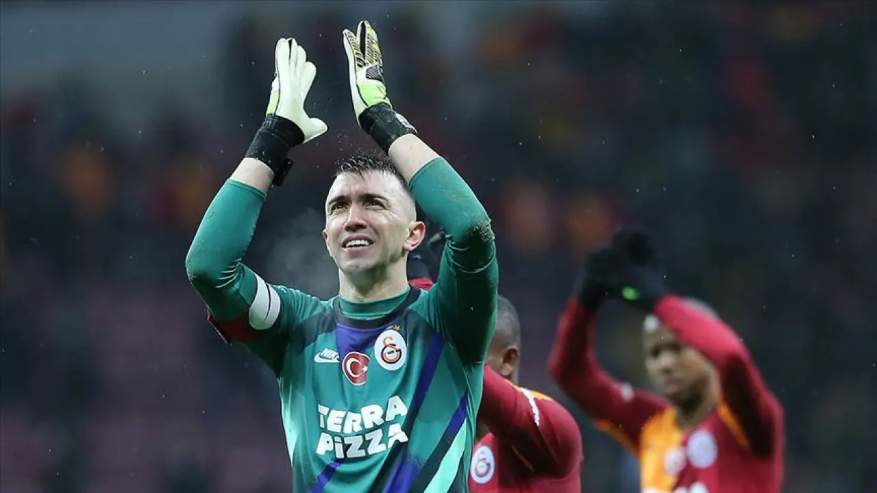 Fernando Muslera Kimdir, Aslen Nereli, Kaç Yaşında, Futbolu Bıraktı mı? Galatasaray’ın Efsane Kalecisinin Hayatı ve Kariyeri 7