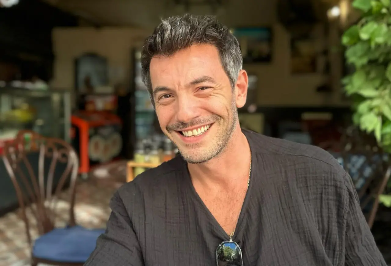 Çift Kişilik Oda Gökay Müftüoğlu Aslen Nereli, Kimdir, Kaç Yaşında, Hayatı ve Kariyeri? 10