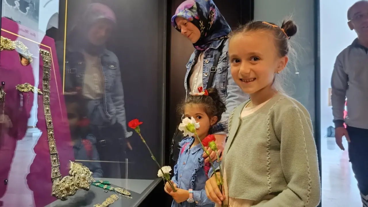 Anneler Günü'nde Gözyaşlarıyla Gezilecek Sergi: Etnografya Müzesi'nde Unutulmaz Yolculuk 6