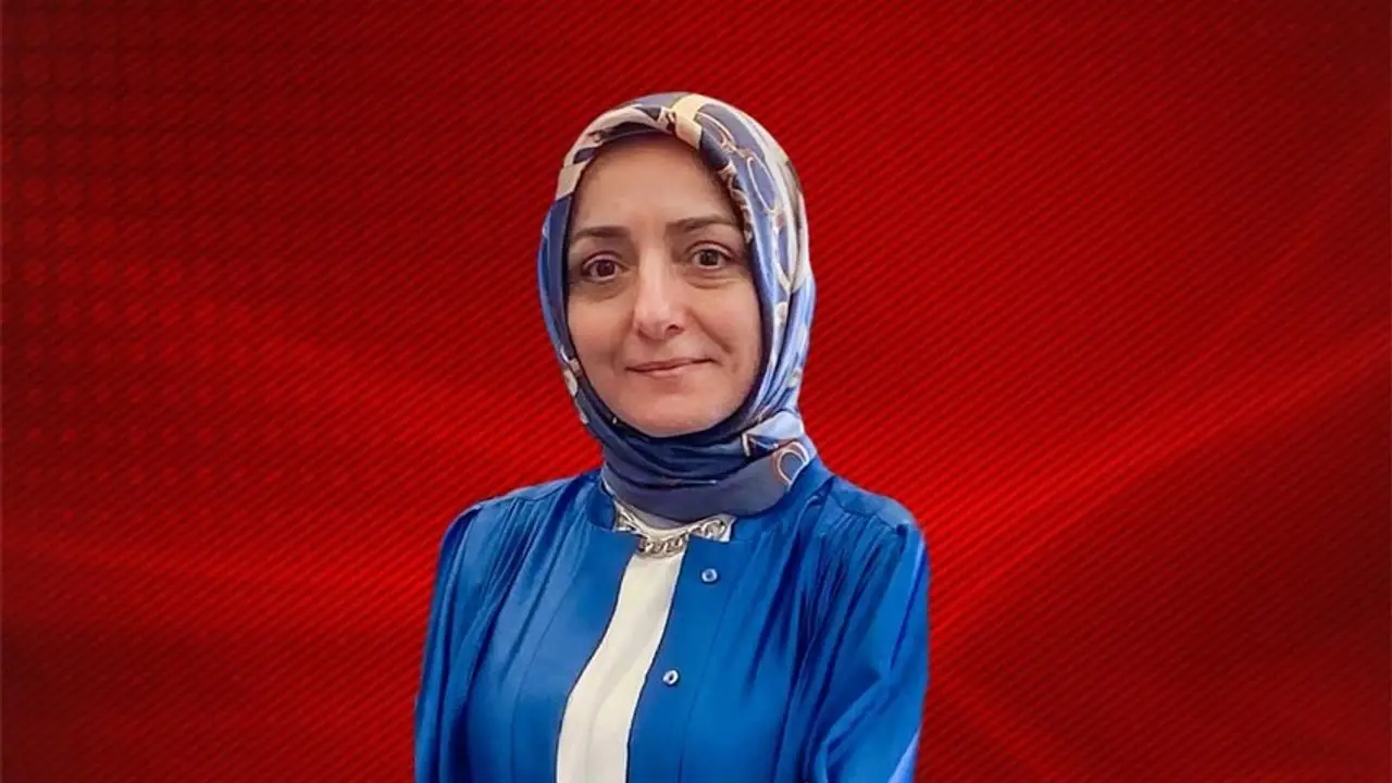 Saadet Oruç Kimdir, Aslen Nereli, Kaç Yaşında? İşte Hayatı, Kariyeri ve Merak Edilenler 3