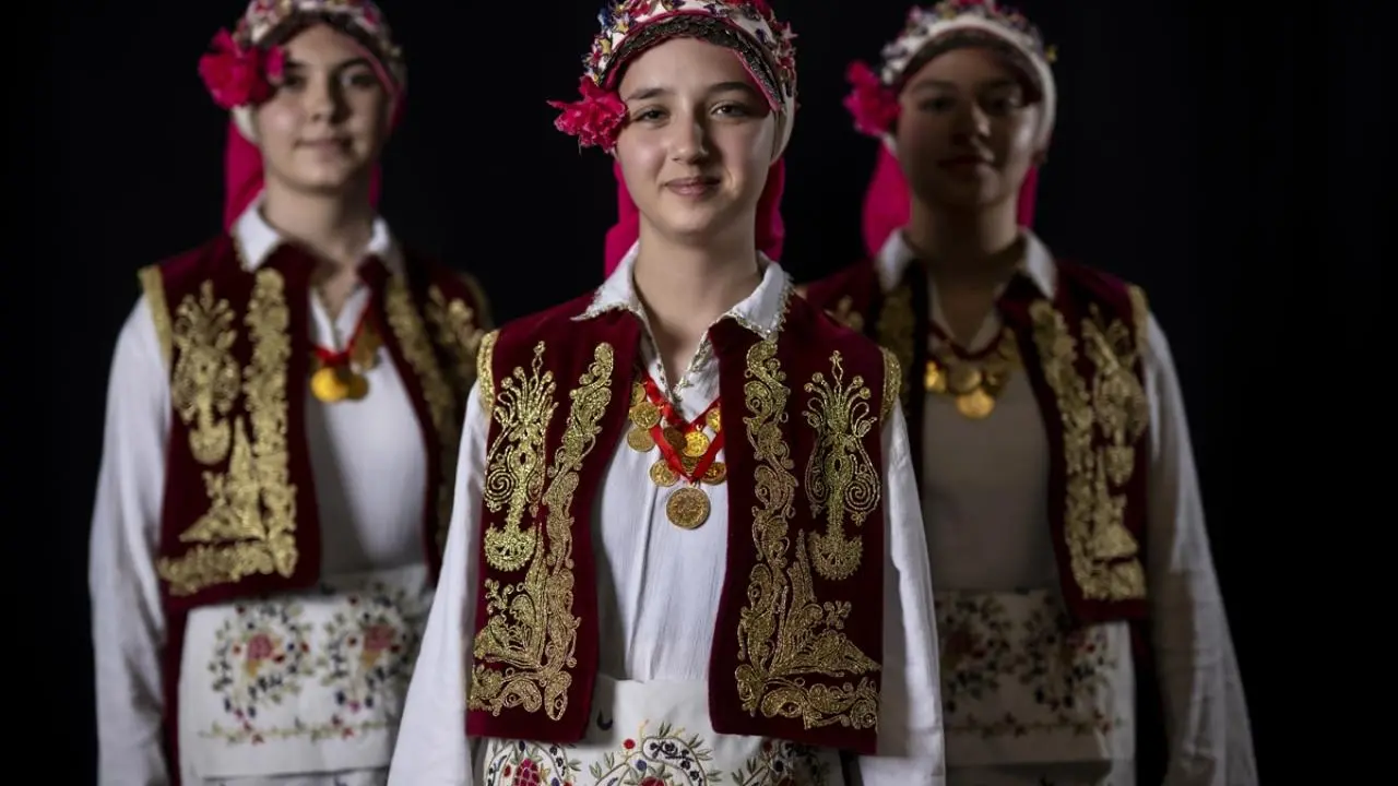 Anadolu'nun Simgesi,  Asırlık Kadın Başlıkları Zarafeti 6