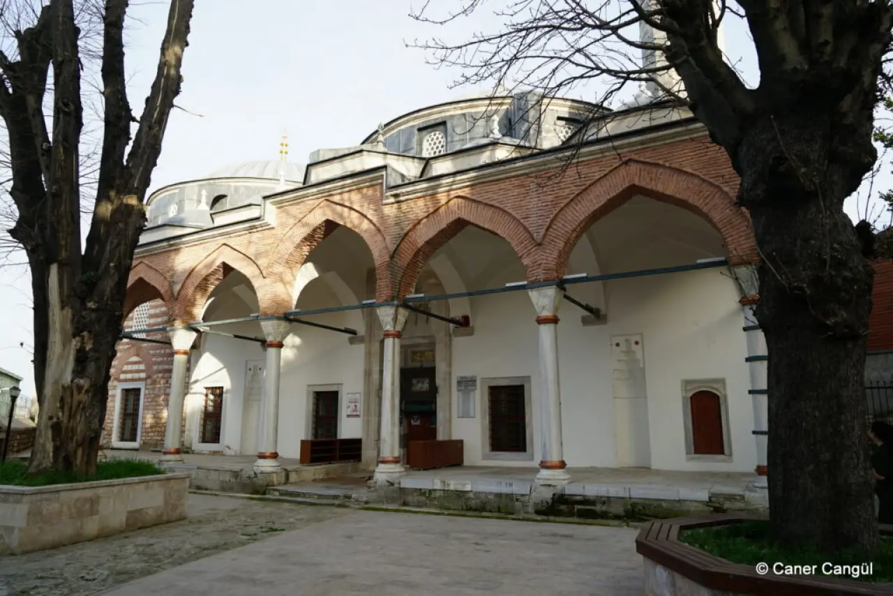 Hem İmarethane Hem Medrese Yapısını Bünyesinde Bulunduruyor Haseki Sultan Camii 2
