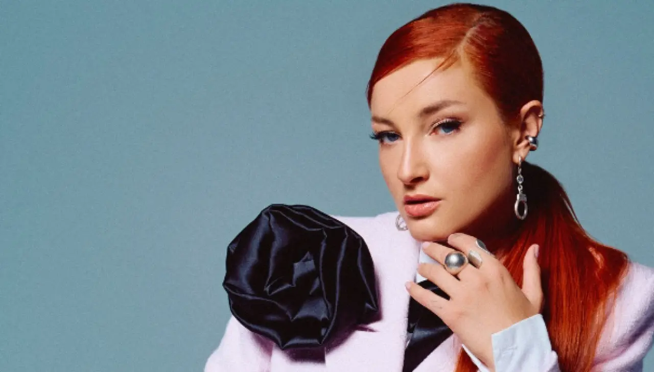 Güliz Ayla Kaç Yaşında, Kimdir, Kiminle Sevgili, Aslen Nereli, Ünlü Sanatçının Hayatı ve Biyografisi? 4