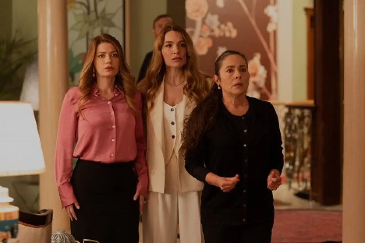 Kral Kaybederse Dizisi Ayşegül Kimdir? Gökşen Ateş Aslen Nereli, Kaç Yaşında ve Kariyerine Dair Mera Edilenler 3