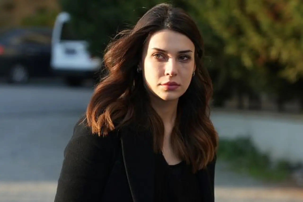 Devrim Özkan Kiminle Sevgili, Kimdir, Kaç Yaşında, Aslen Nereli? Ünlü Oyuncunun Hayatı ve Biyografisi! 3