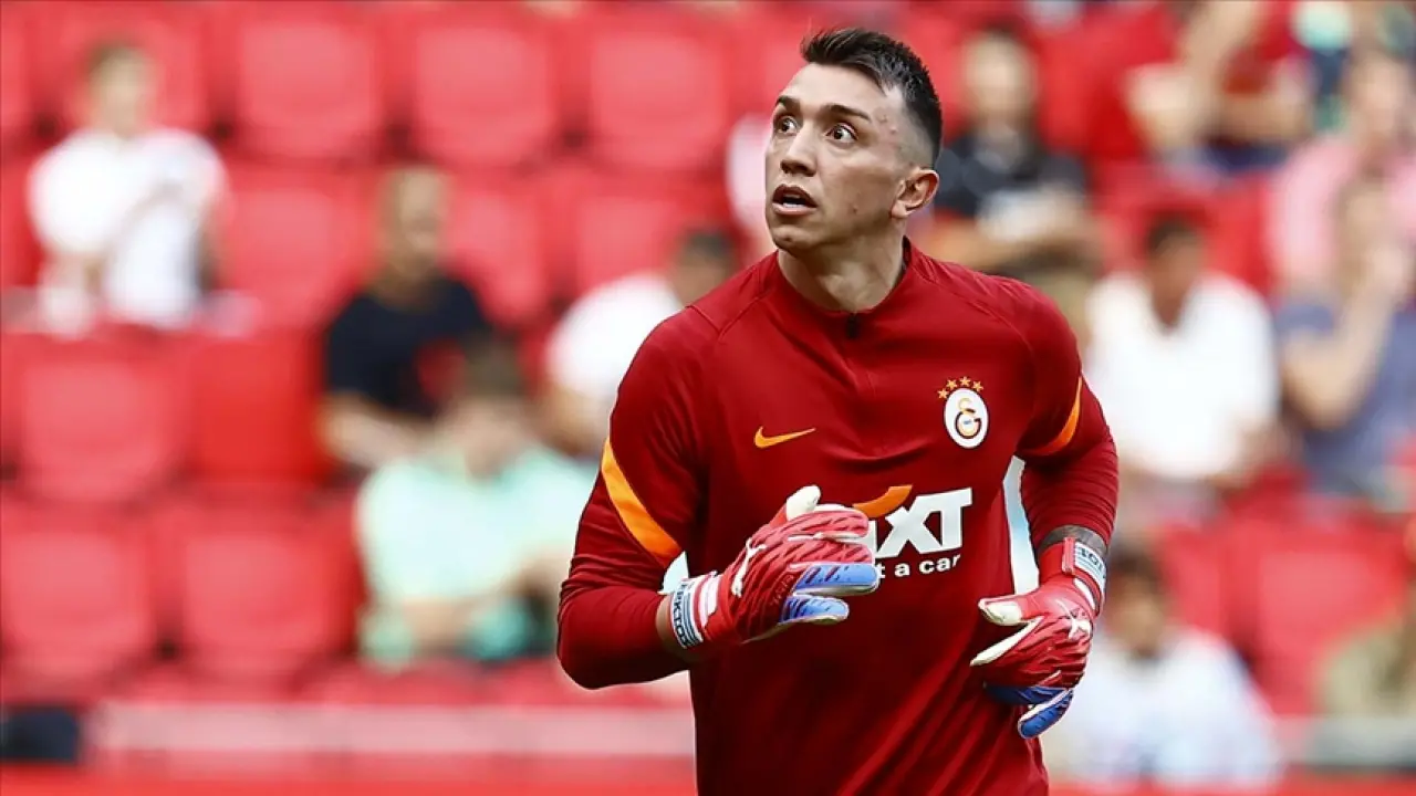 Fernando Muslera Kimdir, Aslen Nereli, Kaç Yaşında, Futbolu Bıraktı mı? Galatasaray’ın Efsane Kalecisinin Hayatı ve Kariyeri 3