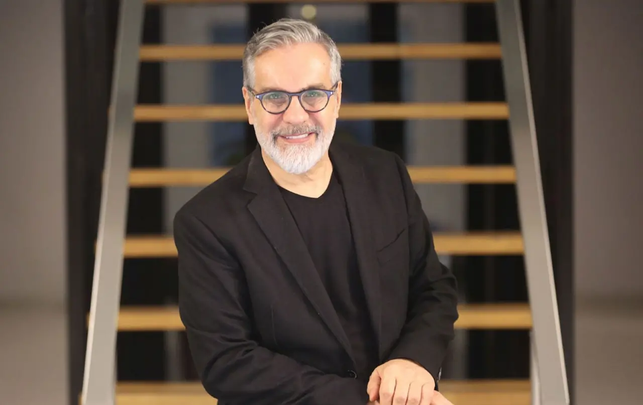 Hadi Özışık Kardeşi Kim? Mesleği, Aslen Nereli, Eşi, Kaç Yaşında, Kimdir? 1